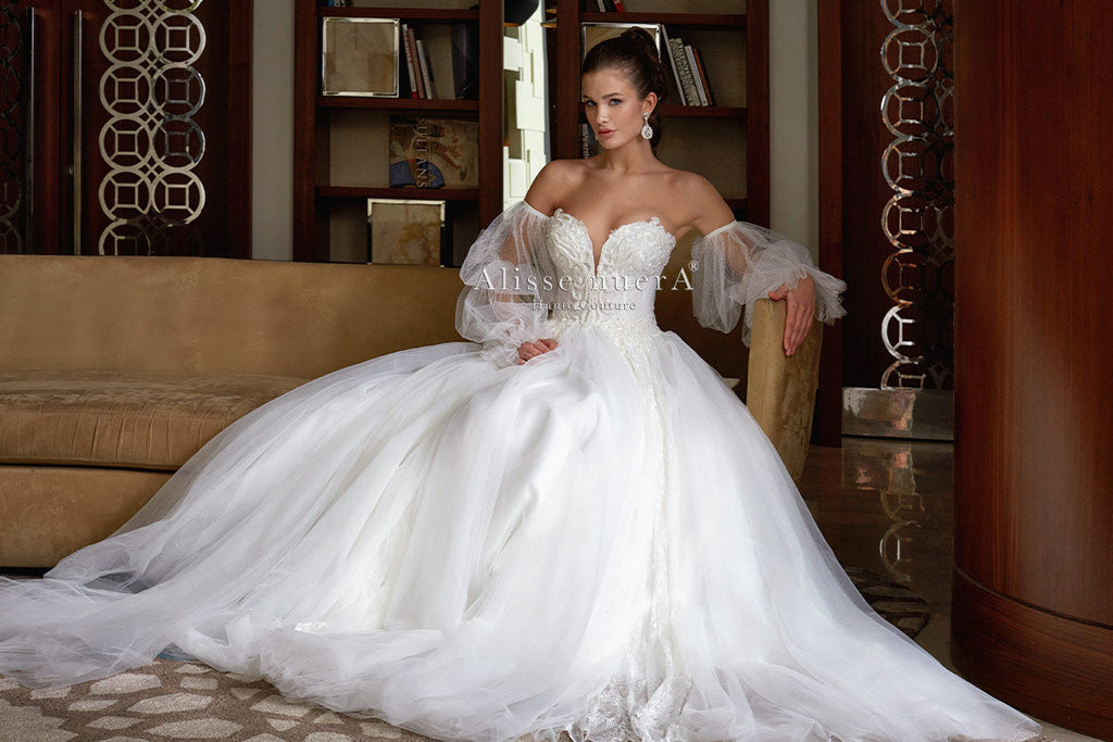 Petite Wedding Dresses: Find the Perfect Fit for Petite Brides - Alisse Bridal Petite Wedding Dresses: Find the Perfect Fit for Petite Brides - Alisse Bridal